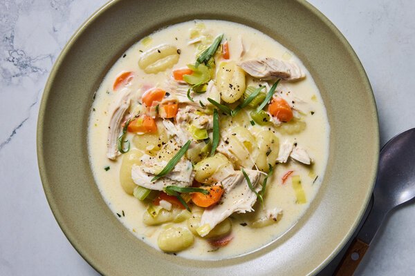 12FD-7WAYS-CHICKENSOUP-chickenanddumplings-fpqt-articleLarge.jpg