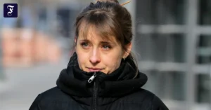 allison-mack-musste-sich-2019.webp.webp