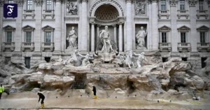 arbeiter-reinigen-den-trevi.webp.webp