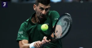 athen-djokovic-auf-dem-platz.webp.webp