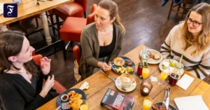 buchbesprechung-am-brunchtisch.webp.webp
