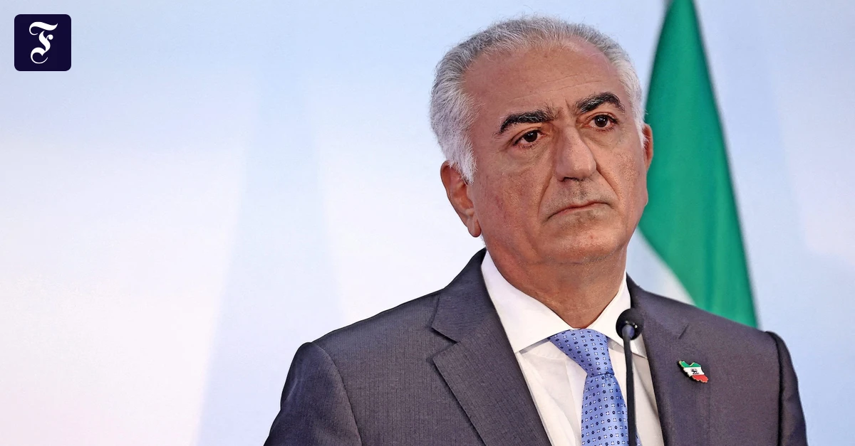 reza-pahlavi-bei-einer.webp.webp