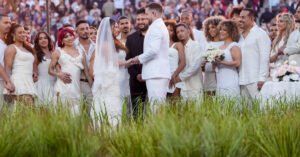 09xp-superbowl-wedding-jczw-facebookJumbo.jpg