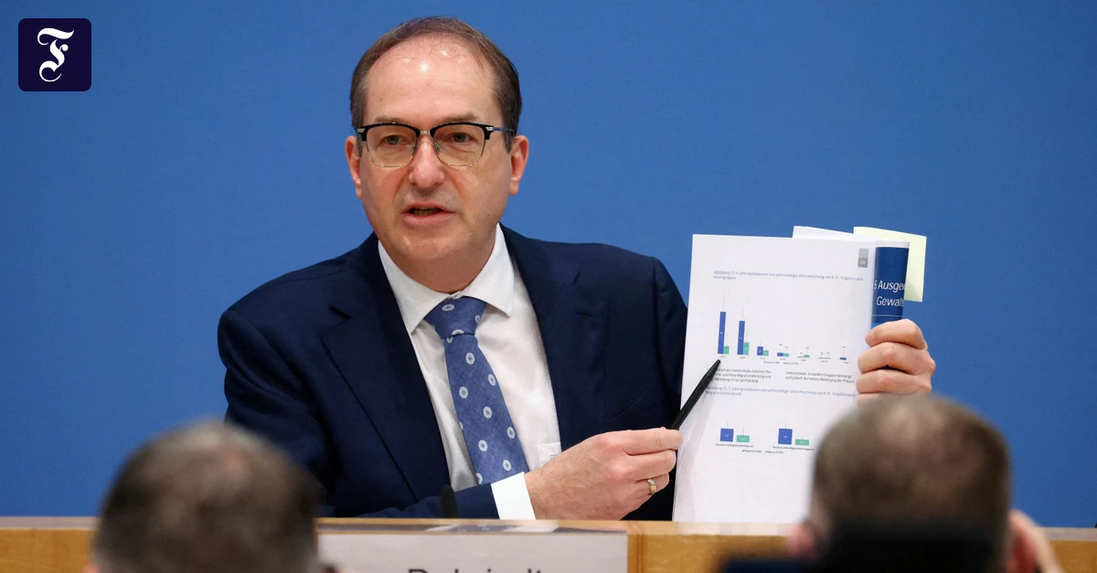 1771831283_bundesinnenminister-alexander.webp.webp