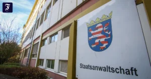 anklaeger-in-diesem-gebaeude.webp.webp
