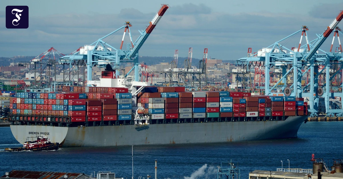 containerschiff-im-hafen-von.webp.webp