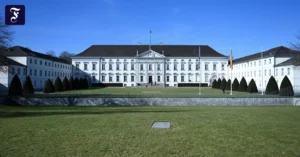 das-schloss-bellevue-in-berlin.webp.webp