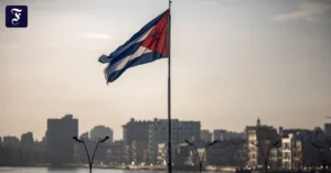 die-kubanische-flagge-in-der.webp.webp