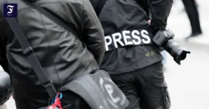 fotojournalisten-bei-einer.webp.webp