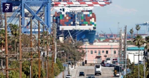 grosse-fracht-containerschiff.webp.webp