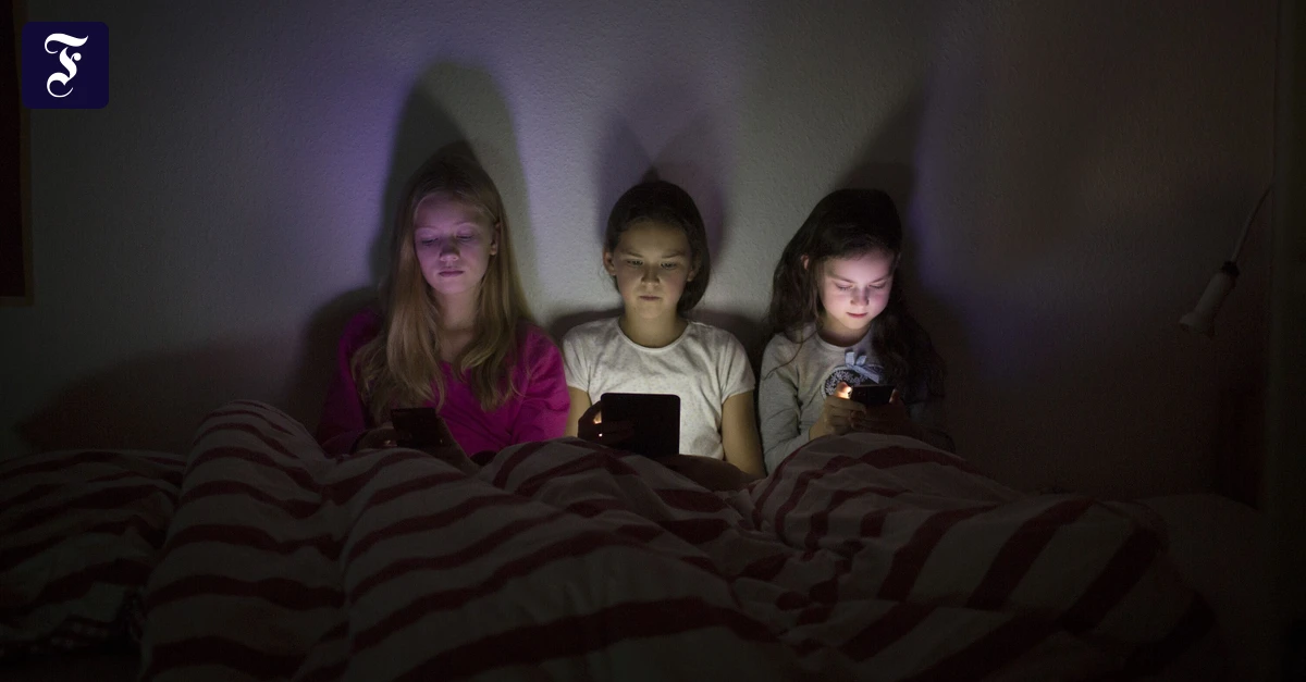 kinder-beim-digitalkonsum.webp.webp