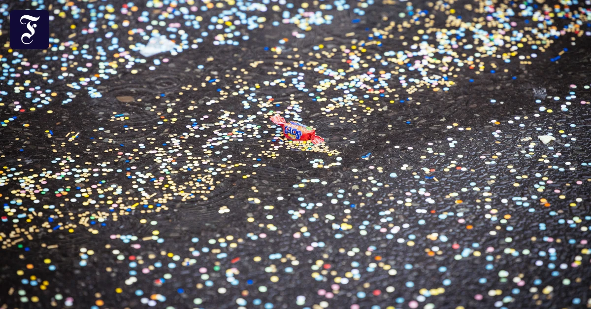 konfetti-und-ein-bonbon-liegen.webp.webp