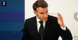 macron-am-freitagabend-auf-der.webp.webp