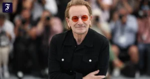 mann-mit-botschaften-bono.webp.webp