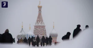 menschen-spazieren-in-moskau.webp.webp