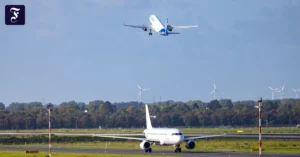 passagierflugzeuge-starten-vom.webp.webp