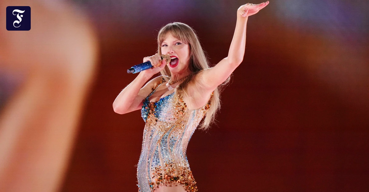 taylor-swift-singt-waehrend.webp.webp