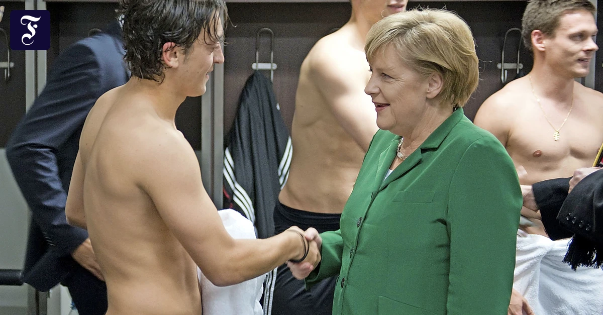 angela-merkel-2010-mit-oezil.webp.webp
