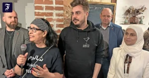 beim-fastenbrechen-im-caf-das.webp.webp