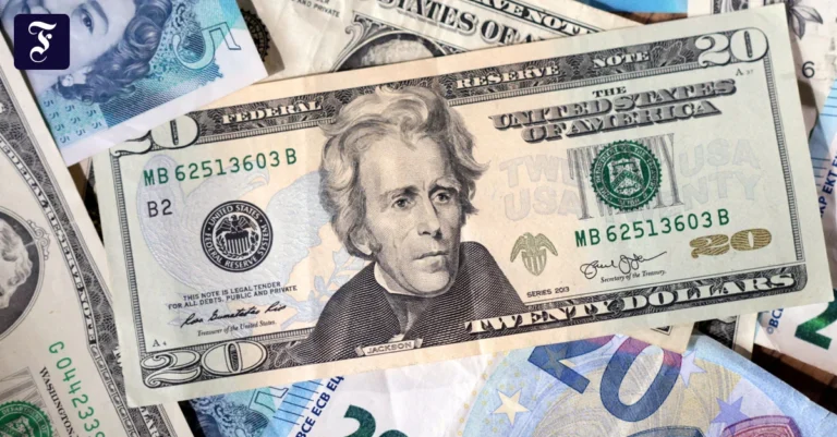 der-dollar-geraet-durch-den.webp.webp