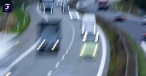 der-strassenverkehr-steht-laut.webp.webp