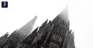 die-tuerme-des-koelner-doms-im.webp.webp