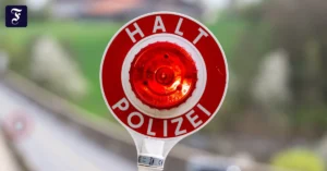 ein-jugendlicher-klaut-in.webp.webp