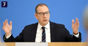 henning-otte-bei-der.webp.webp