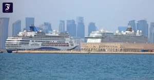 im-hafen-ein-kreuzfahrtschiff.webp.webp