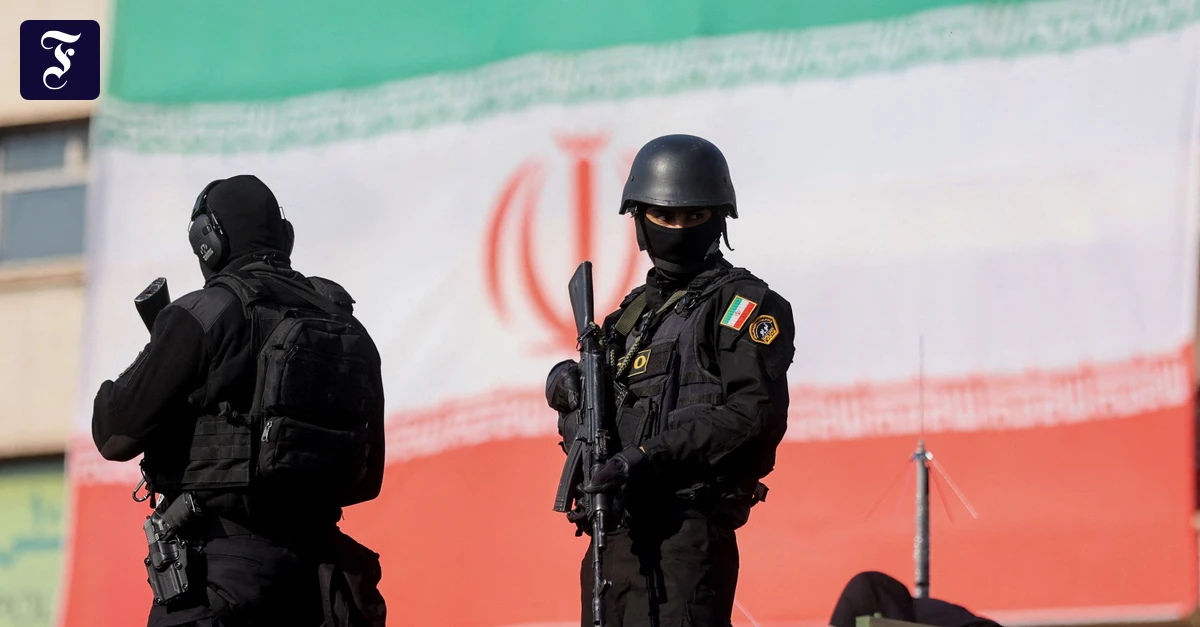 iranische-polizisten-in.webp.webp