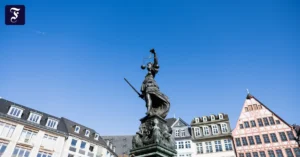 justitia-brunnen-auf-dem.webp.webp