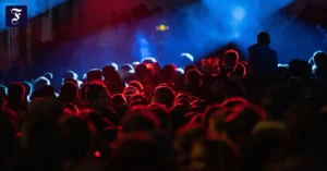 menschen-in-einer-disco.webp.webp