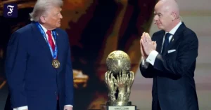 mit-medaille-und-pokal-donald.webp.webp