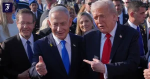 seit-an-seit-trump-rechts-und.webp.webp