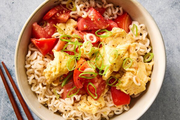 06FD-7WAYS-SCRAMBLEDEGGS-tomatoeggnoodles-ftmg-articleLarge.jpg