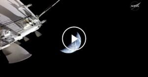 10vid-Artemis-Splashdown-cover-ckmp-facebookJumbo.jpg