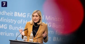 1777437492_nina-warken-bundesministerin.webp.webp