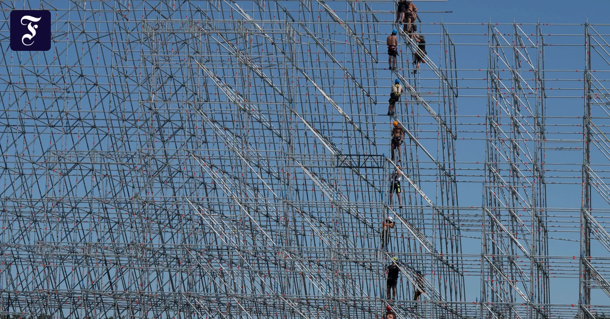 bauarbeiter-auf-einem-geruest.webp.webp
