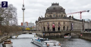 blick-von-der-spree-auf-das.webp.webp