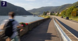 die-b42-fuehrt-am-rhein.webp.webp