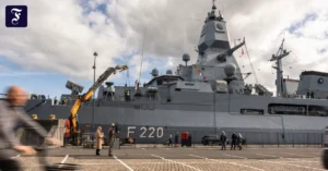 die-fregatte-fgs-hamburg-f220.webp.webp