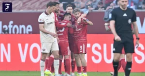 duesseldorfs-mannschaft-jubelt.webp.webp