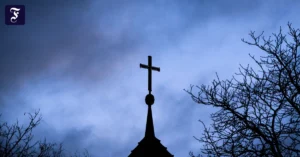 dunkle-wolken-ziehen-auf-was.webp.webp