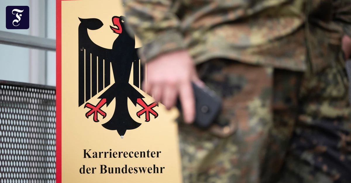 ein-soldat-am-karrierecenter.webp.webp