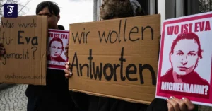 ende-maerz-vor-dem-gebaeude.webp.webp
