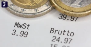 euro-muenzen-liegen-auf-einem.webp.webp