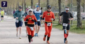 in-superhelden-kostuemen-durch.webp.webp