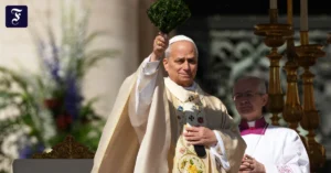 papst-leo-xiv-steht-der.webp.webp