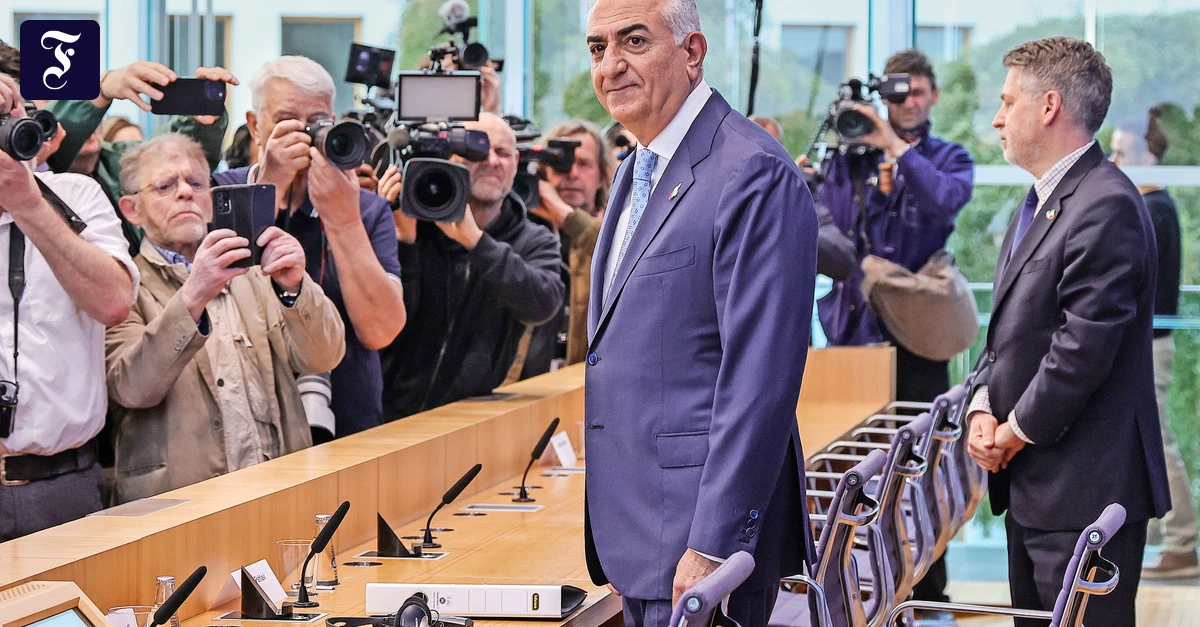 reza-pahlavi-am-donnerstag-in.webp.webp