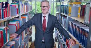 schaut-dem-staat-beim.webp.webp